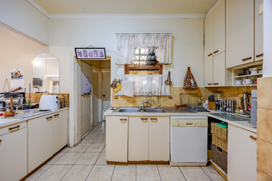 4 Bedroom Property for Sale in Lakeside Western Cape